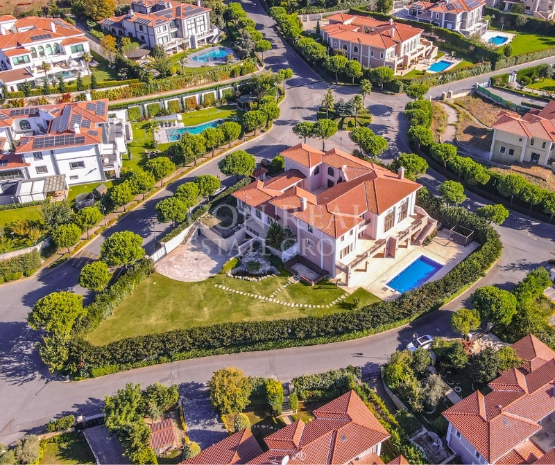 Pelican Hill Toscana | Özel Mimari, Açık–Kapalı Havuzlu Satılık Villa