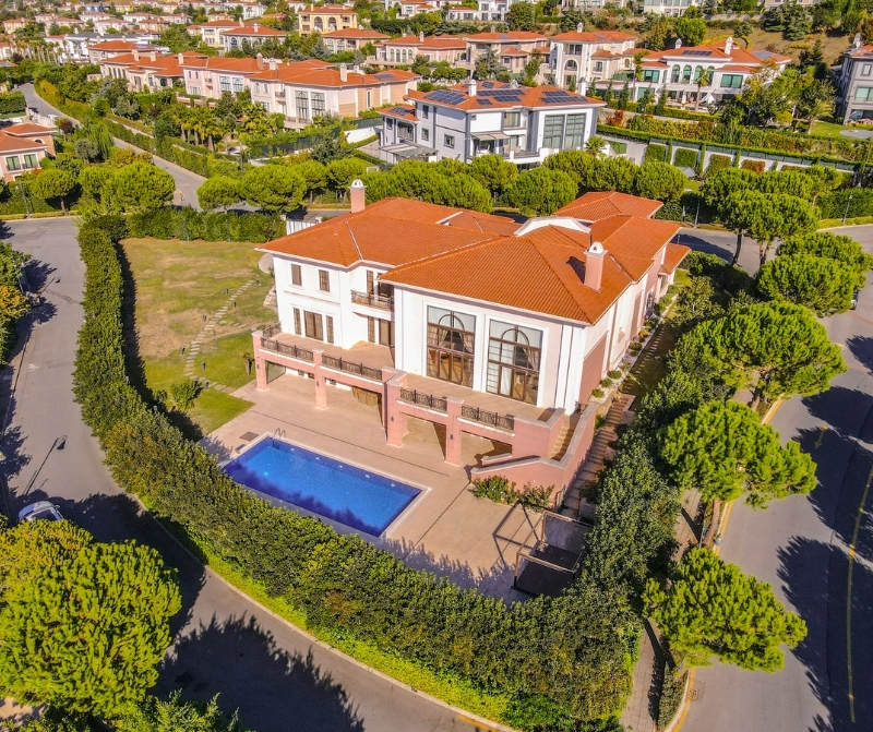 Pelican Hill Toscana | Özel Mimari, Açık–Kapalı Havuzlu Satılık Villa