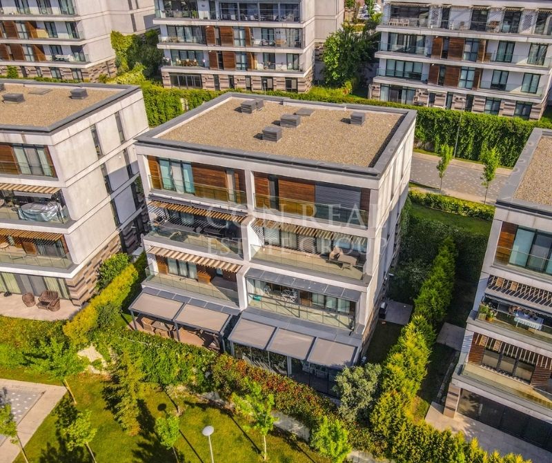 Yaşam Alanı Genişletilmiş İstanbul Satılık Villa – Eston Mahallem’de Kış Bahçeli Şık Mülk